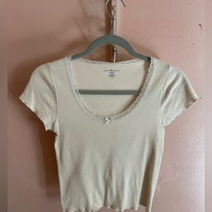 Brandy Melville it’s a size small I only wore it about 2 times.